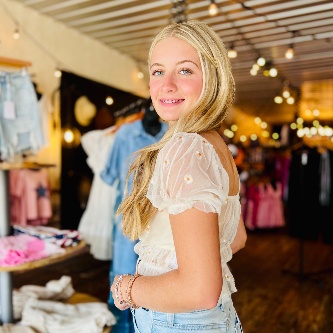 Cream Daisy Crop