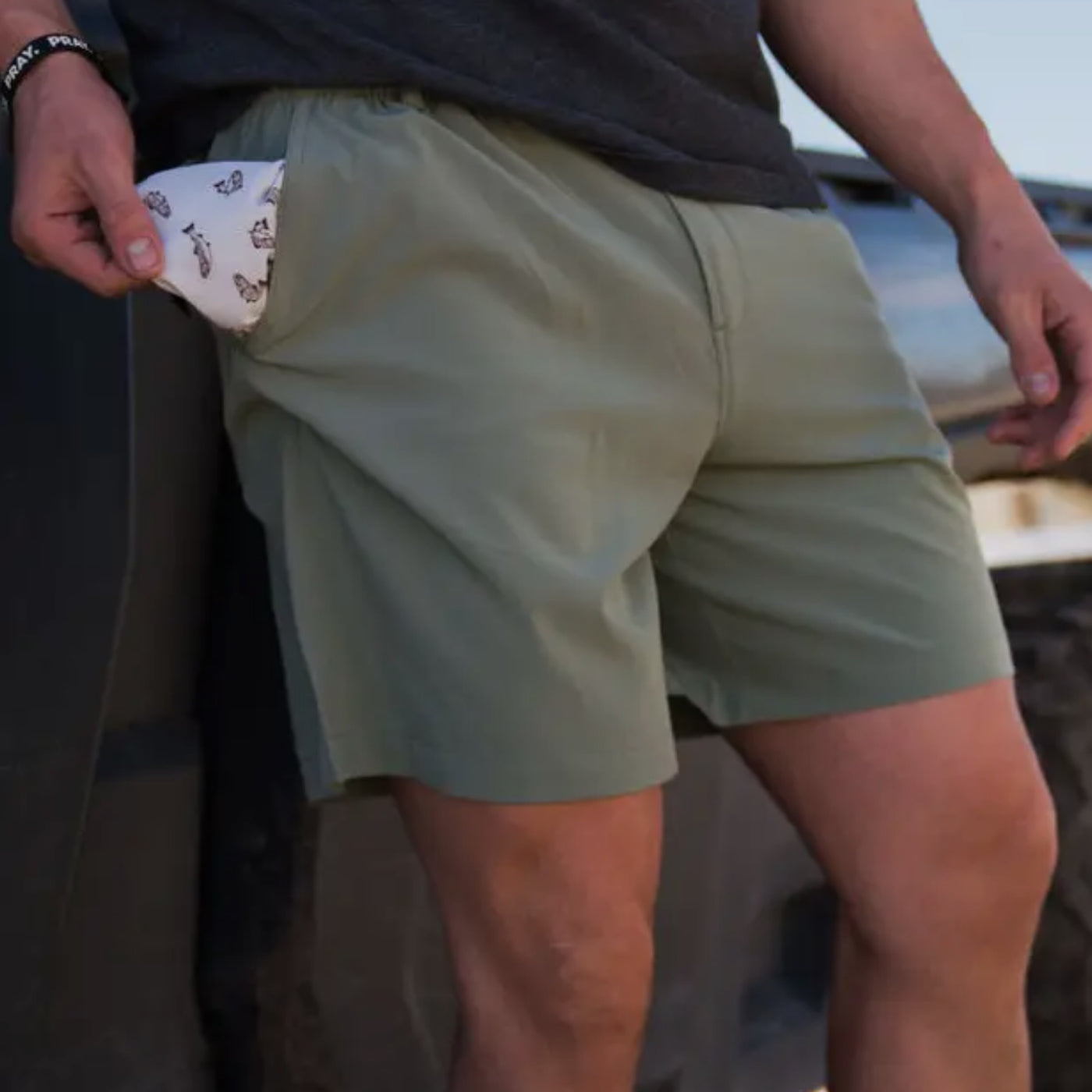 Burlebo Everyday Shorts - Light Sage/Fish Pocket