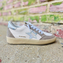Load image into Gallery viewer, Vintage Havana Denisse Taupe Iridescent Sneakers
