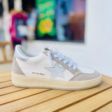 Load image into Gallery viewer, Vintage Havana Denisse Taupe Iridescent Sneakers
